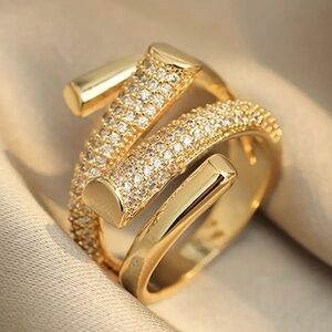 ✨✨18kt GP Spiral Ring✨✨